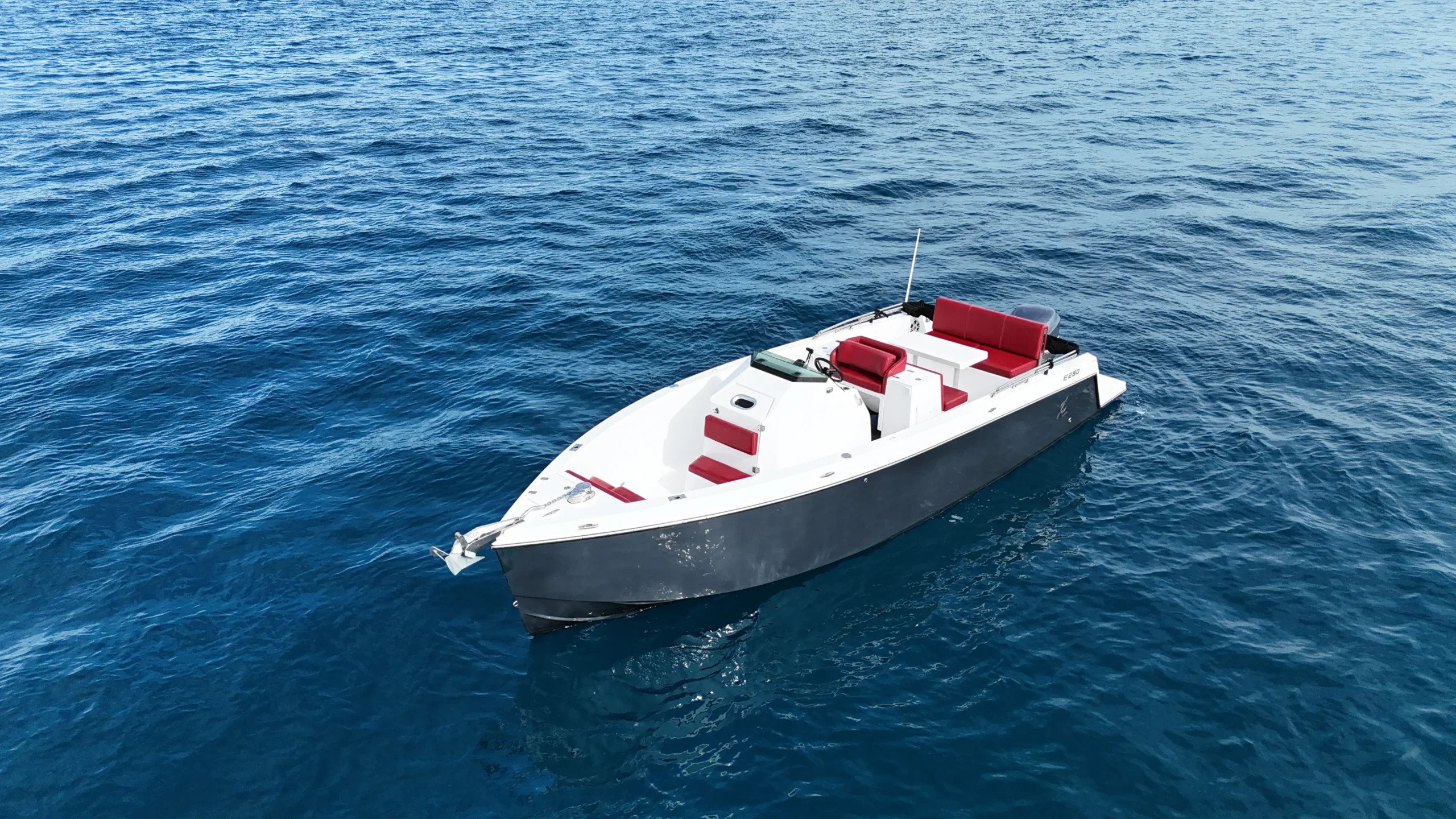 E28 stern view